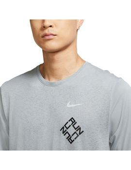 inquilino empresario pasar por alto Camiseta Hombre Nike Miler Top Gris