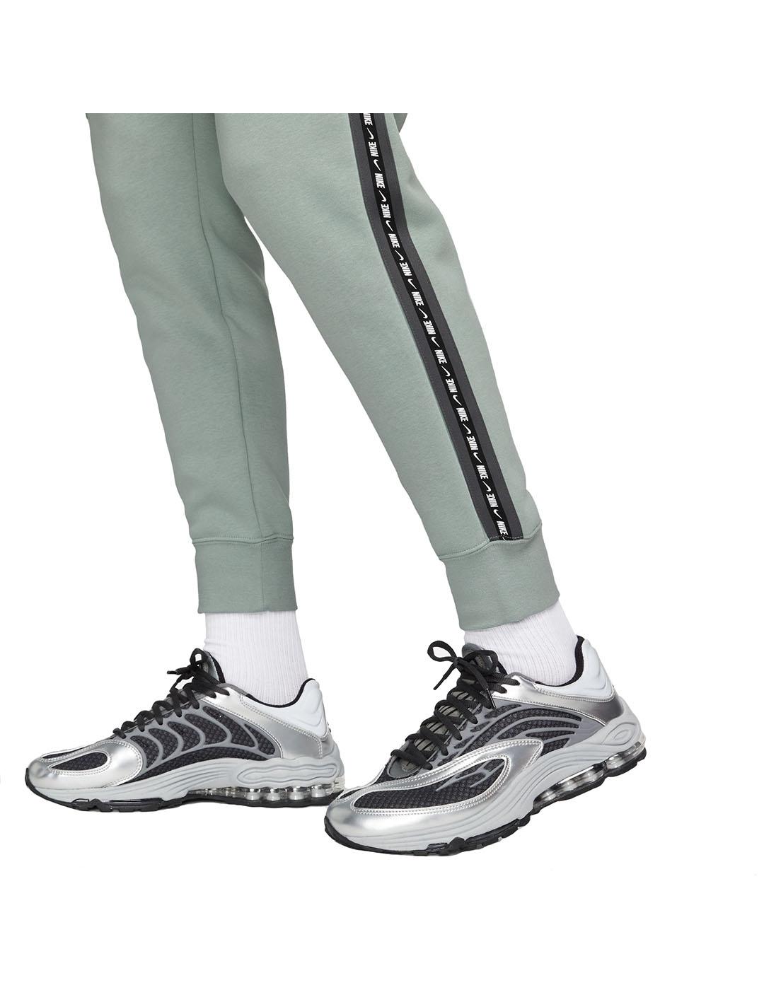Pantalón Nike Hombre Cargo Repeat Verde