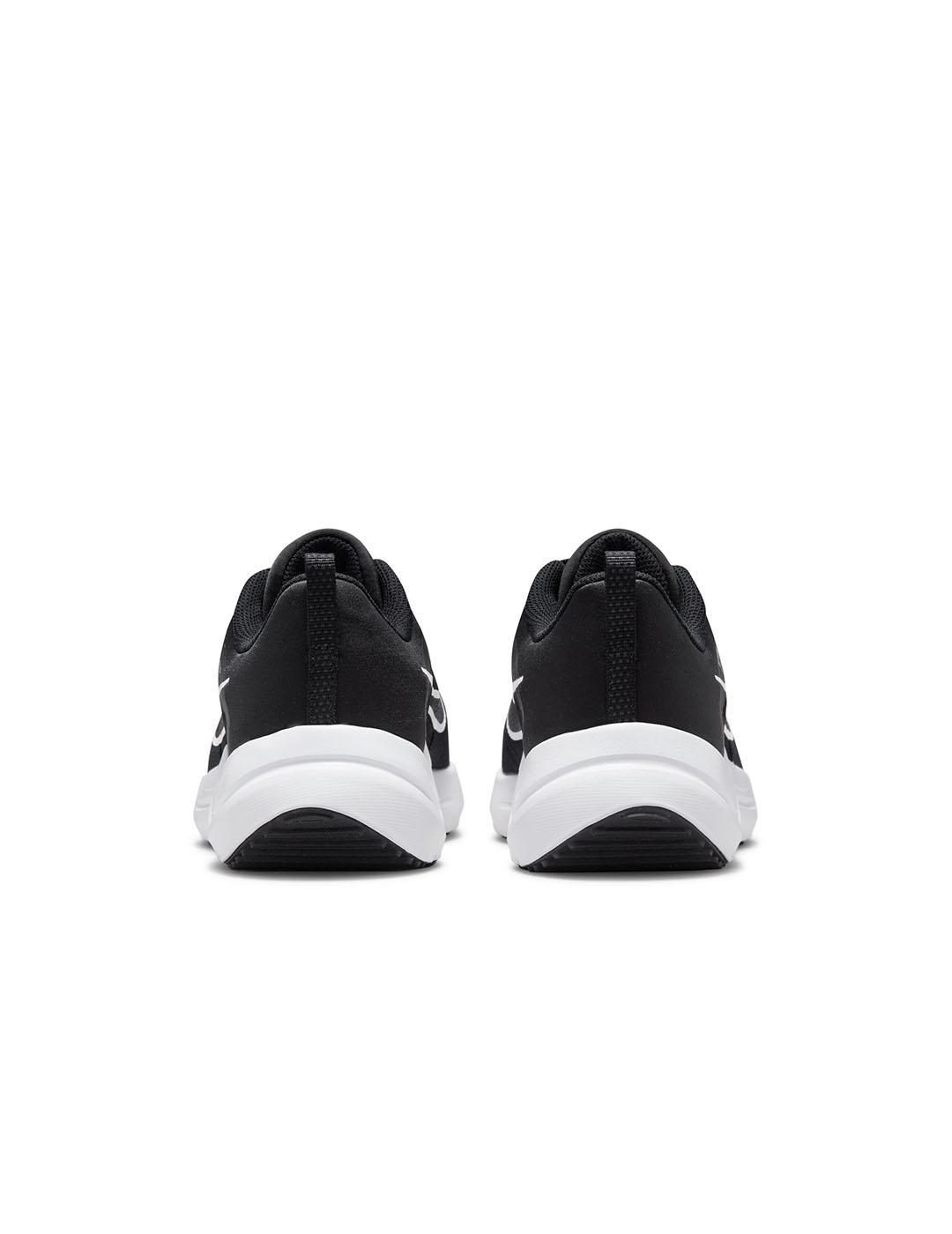Nike blancas hotsell y negras mujer