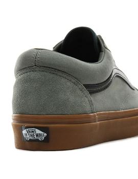 vans negras suela marron