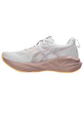 Zapatilla Mujer Asics Novablast™ 5 Blanco/Nude