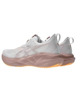Zapatilla Mujer Asics Novablast™ 5 Blanco/Nude