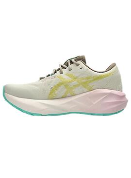 Zapatilla Mujer Asics Novablast™ 5 Beige Verde Rosa